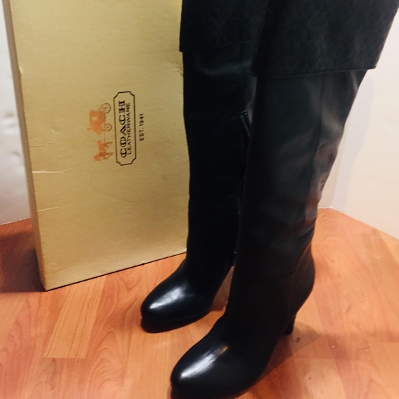 Coach Women’s Harper Waxy Brusof Round Toe Boot - Picture 4 of 4